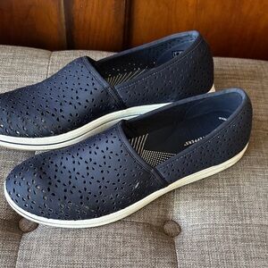 Clarks Women's Navy cloud steppers Perforated Loafers